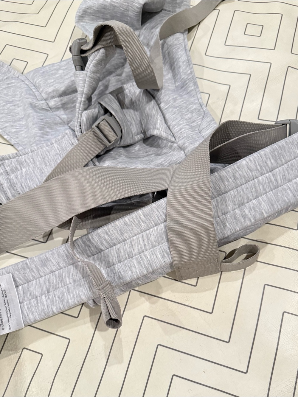 Ergoaby Embrace Soft Grey - Picture 14 of 16